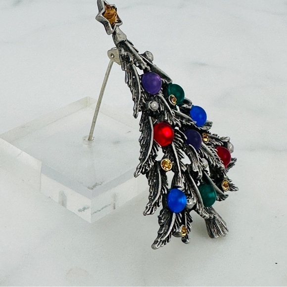 Vintage JJ Jonette Christmas Tree Brooch Pin with Colorful Gems and Star Topper - Picture 3 of 11